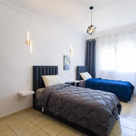 Stylish & Bright 3-Bedroom Apartment For Max Of 8, City Center With Air Conditioning And Free Parking Tangier Exterior photo