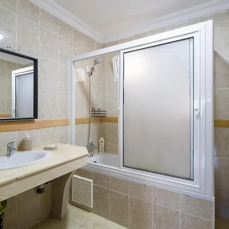 Stylish & Bright 3-Bedroom Apartment For Max Of 8, City Center With Air Conditioning And Free Parking Tangier Exterior photo