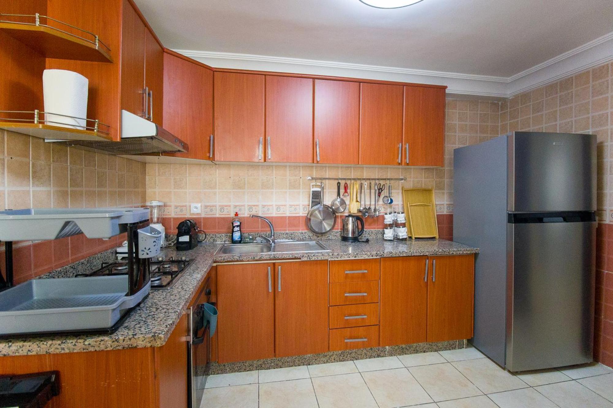 Stylish & Bright 3-bedroom For Max Of 8, Center With Air Conditioning And Free Parking Appartement *